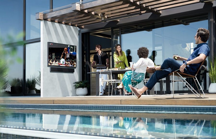 What Your Outdoor Entertainment Area Needs for Summer 